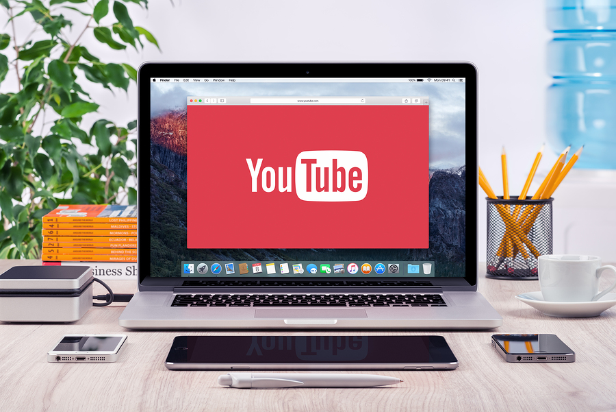 YouTube-Logo-On-The-Apple-Macbook-Pro-Display 